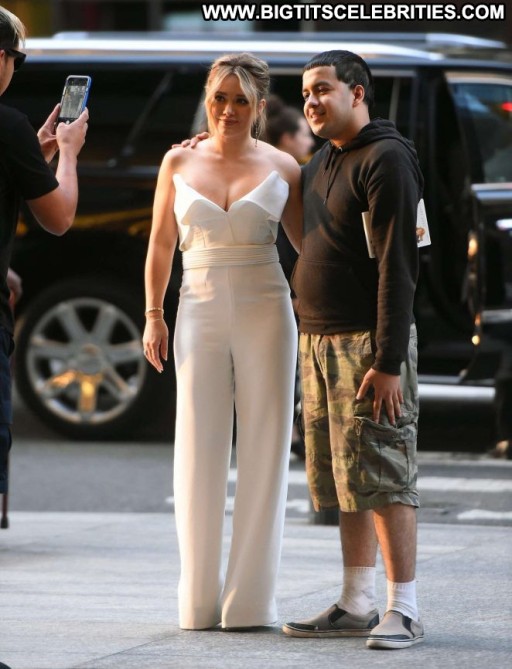 Hilary Duff Beautiful Babe New York Posing Hot Straight Paparazzi Celebrity