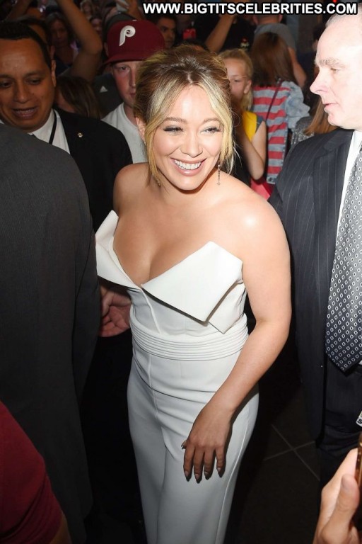 Hilary Duff Beautiful Babe New York Posing Hot Straight Paparazzi Celebrity