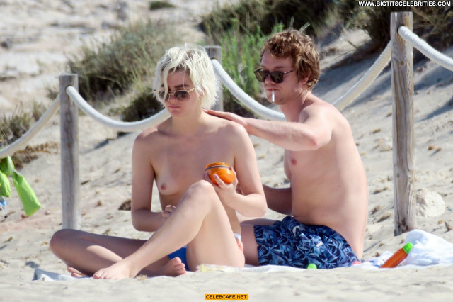Teliz Alley No Source Celebrity Beach Toples Posing Hot Babe