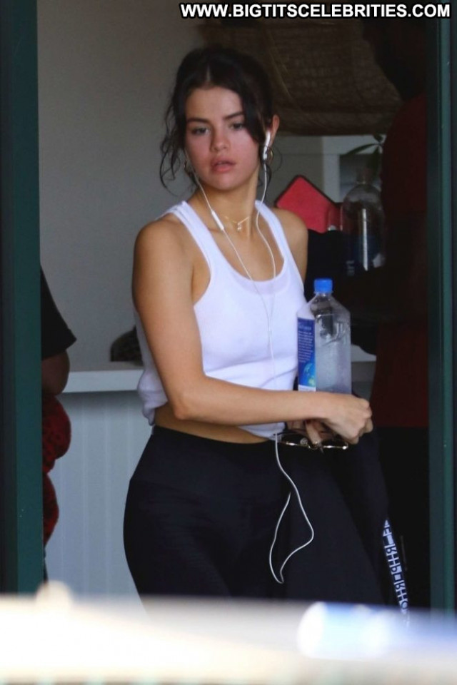 Selena Gome Gym In La Babe Beautiful Gym Paparazzi Celebrity Posing
