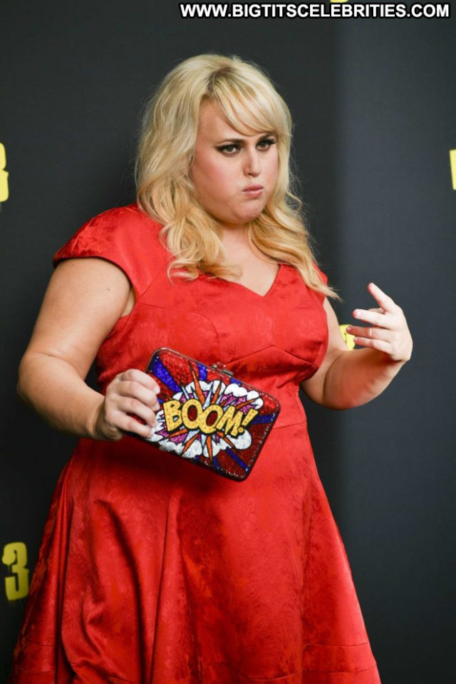 Rebel Wilson Pitch Perfect Celebrity Posing Hot Babe Perfect