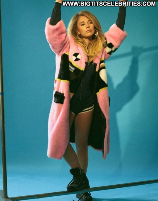 Photos Babe Beautiful Photoshoot Straight Posing Hot Celebrity Paparazzi