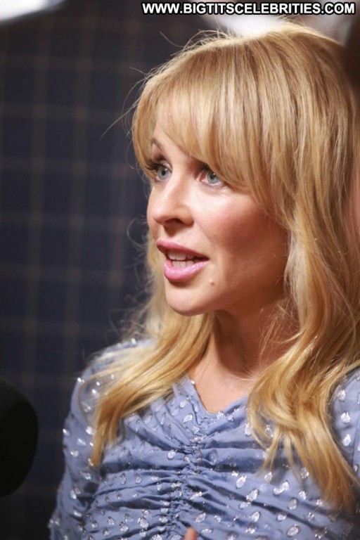 Kylie Minogue Beautiful Celebrity Babe Posing Hot Paparazzi Straight