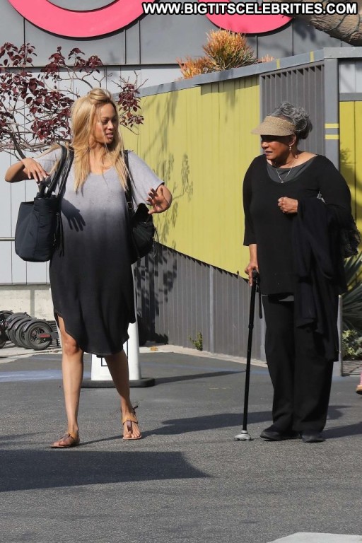 Tyra Banks Beautiful Babe Paparazzi Straight Posing Hot Celebrity