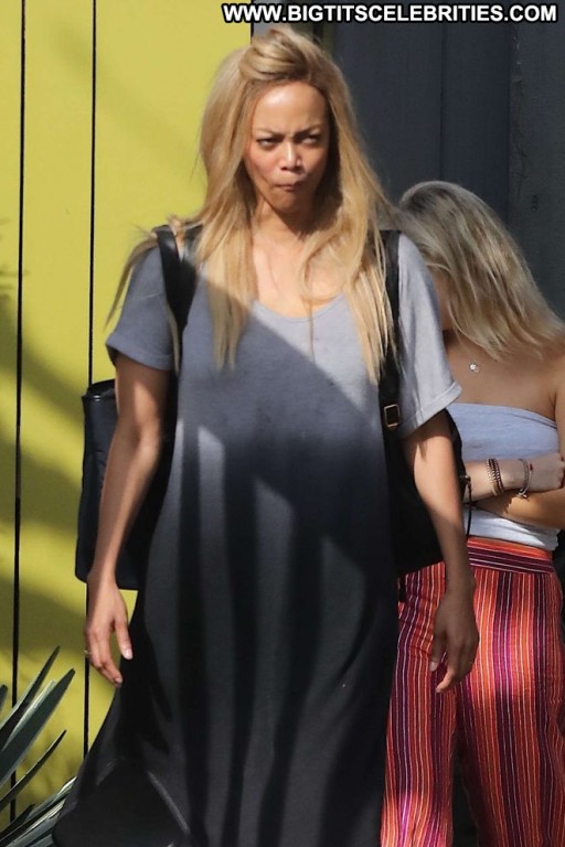 Tyra Banks Beautiful Babe Paparazzi Straight Posing Hot Celebrity
