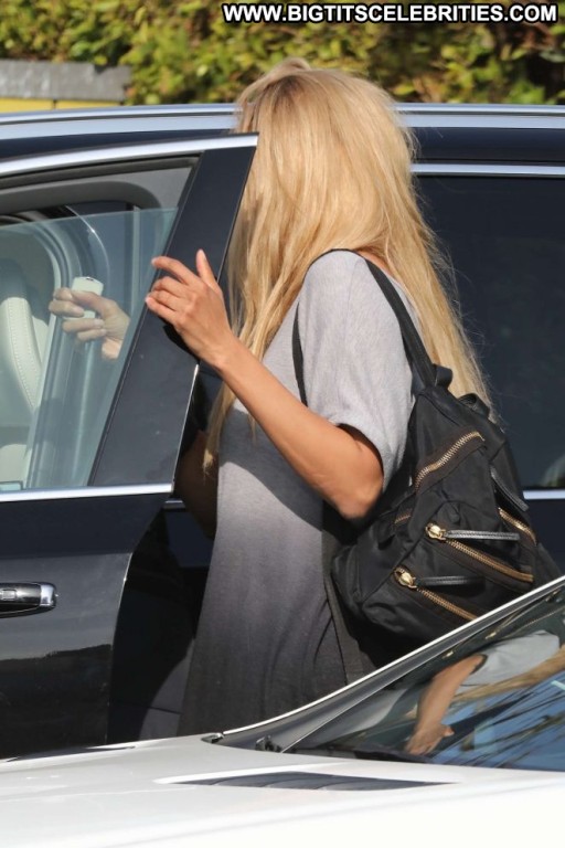 Tyra Banks Beautiful Babe Paparazzi Straight Posing Hot Celebrity