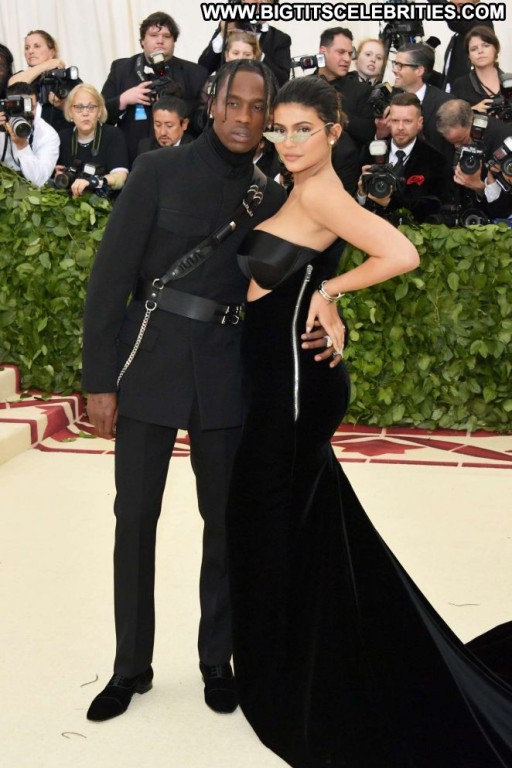 Kylie Jenner Beautiful Straight Babe Paparazzi Celebrity Posing Hot Nyc