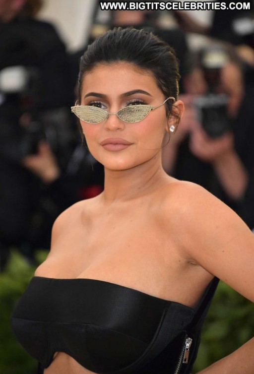 Kylie Jenner Beautiful Straight Babe Paparazzi Celebrity Posing Hot Nyc