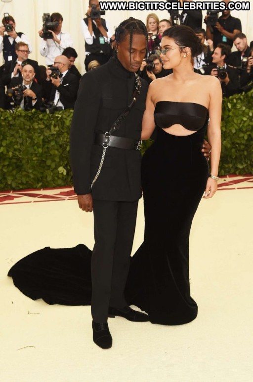 Kylie Jenner Beautiful Straight Babe Paparazzi Celebrity Posing Hot Nyc