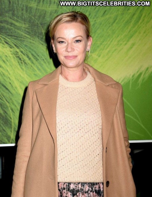 Samantha Mathis Posing Hot Beautiful New York Straight Paparazzi Babe Celebrity