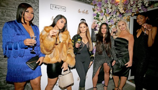 Unknown Fashion Babe Sexy Model Bra Celebrity Old London Videos Sensual Beautiful Sex Ass Boobs Bar Brunette Straight Big Boobs Party Posing Hot Famous