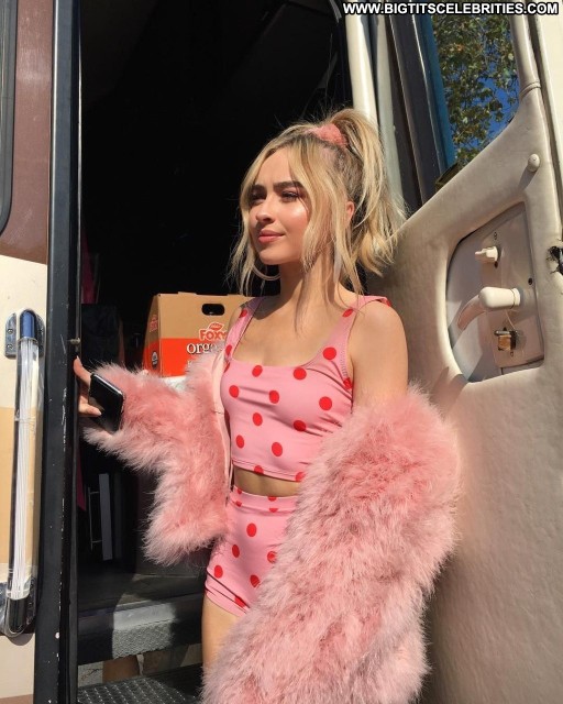 Sabrina Carpenter Legs Posing Hot Erotic Car Beautiful Celebrity Babe Straight Videos