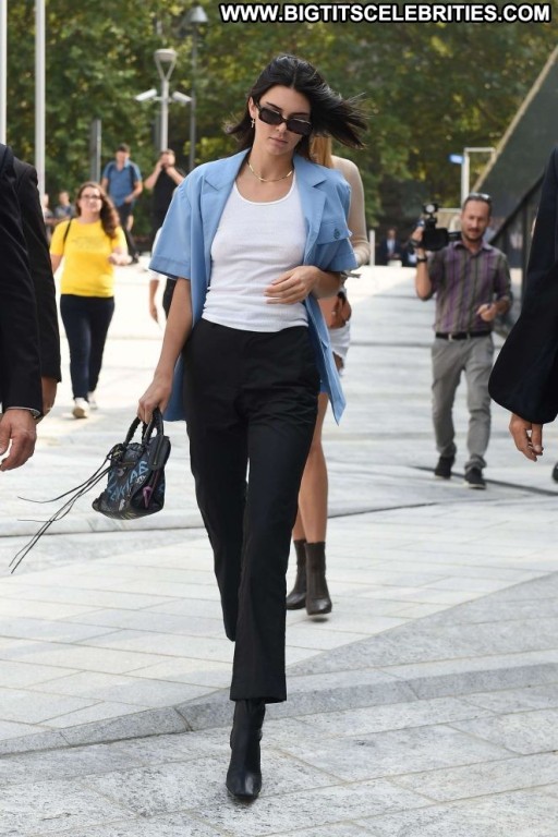 Kendall Jenner Beautiful Celebrity Straight Paparazzi Babe Fashion Posing Hot