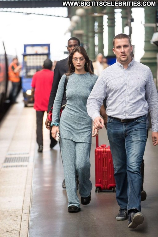 Bella Hadid Hot Beautiful Paparazzi Posing Hot Straight Paris Babe Hotel Celebrity