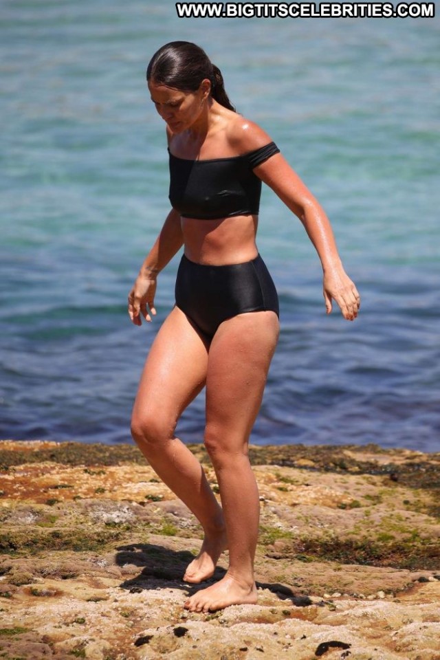 Jodi Gordon No Source  Black Babe Posing Hot Beach Beautiful