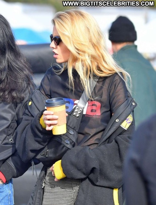 Stella Maxwell Babe Celebrity Straight Beautiful Posing Hot Paparazzi