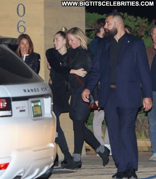 Miley Cyrus Paparazzi Celebrity Beautiful Straight Babe Posing Hot Malibu Mali