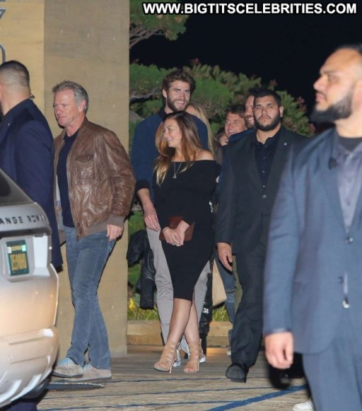 Miley Cyrus Paparazzi Celebrity Beautiful Straight Babe Posing Hot Malibu Mali