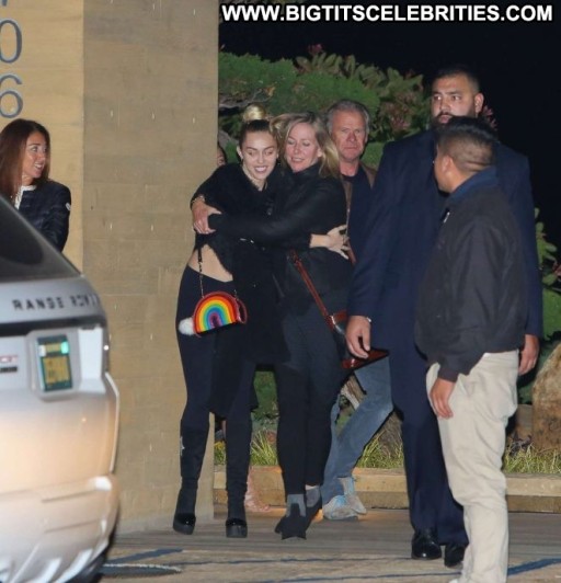 Miley Cyrus Paparazzi Celebrity Beautiful Straight Babe Posing Hot Malibu Mali