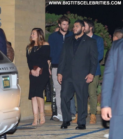 Miley Cyrus Paparazzi Celebrity Beautiful Straight Babe Posing Hot Malibu Mali