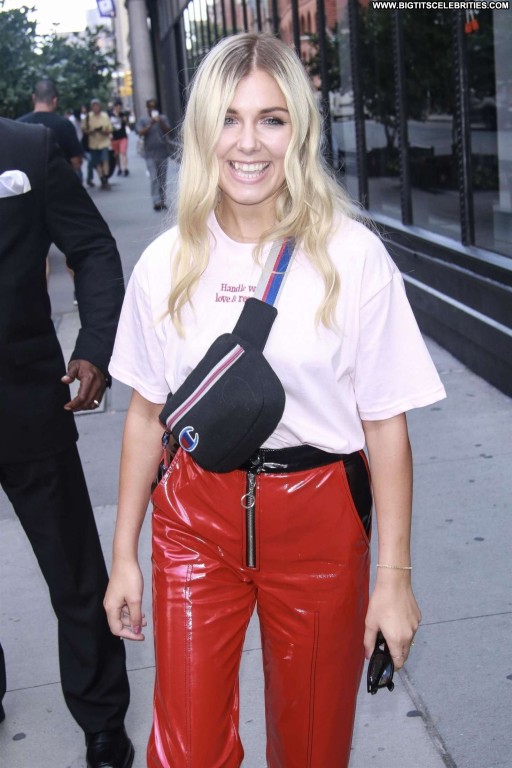 Emma Stone Paparazzi Celebrity Posing Hot New York Babe Beautiful Straight