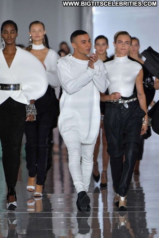 Cara Delevingne Paparazzi Celebrity Paris Beautiful Posing Hot Straight Babe