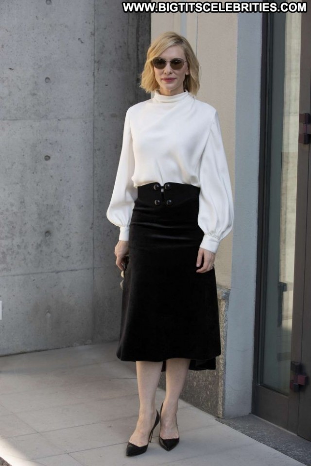 Cate Blanchett Fashion Show Beautiful Paparazzi Babe Posing Hot