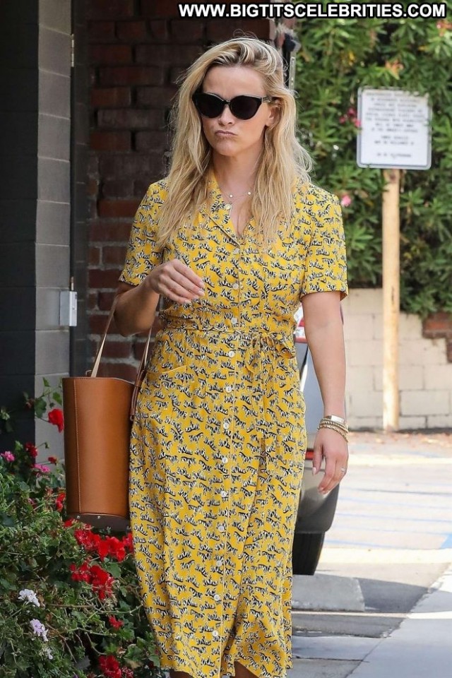 Reese Witherspoo The Pacific Paparazzi Beautiful Babe Summer Posing