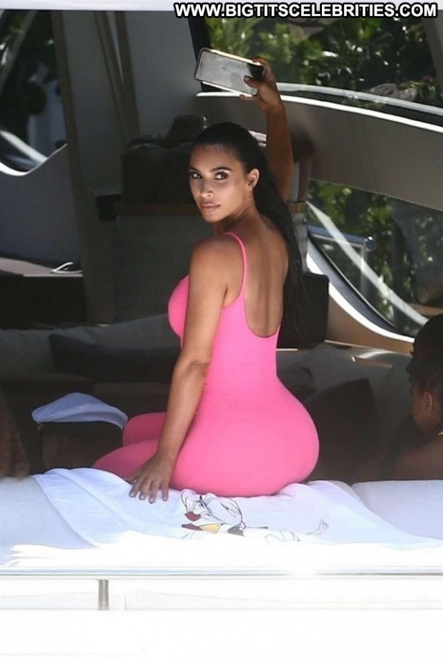 Pink No Source  Boat Paparazzi Celebrity Beautiful Posing Hot Babe