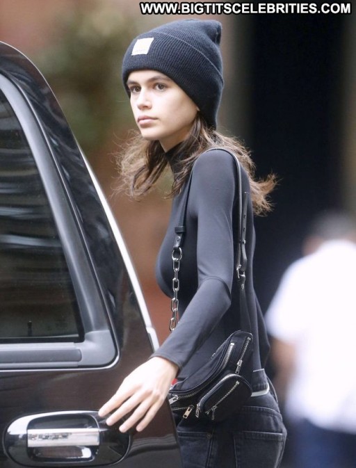 Kaia Gerber Beautiful Celebrity Paparazzi New York Posing Hot Babe Straight