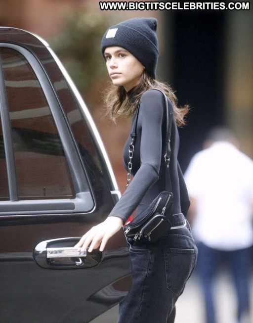 Kaia Gerber Beautiful Celebrity Paparazzi New York Posing Hot Babe Straight