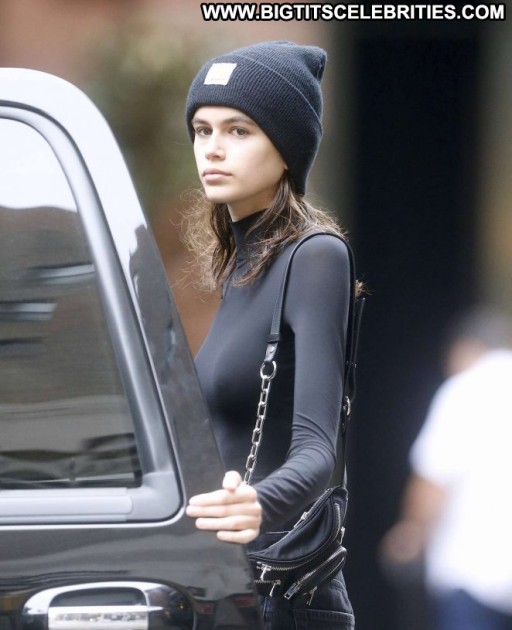 Kaia Gerber Beautiful Celebrity Paparazzi New York Posing Hot Babe Straight