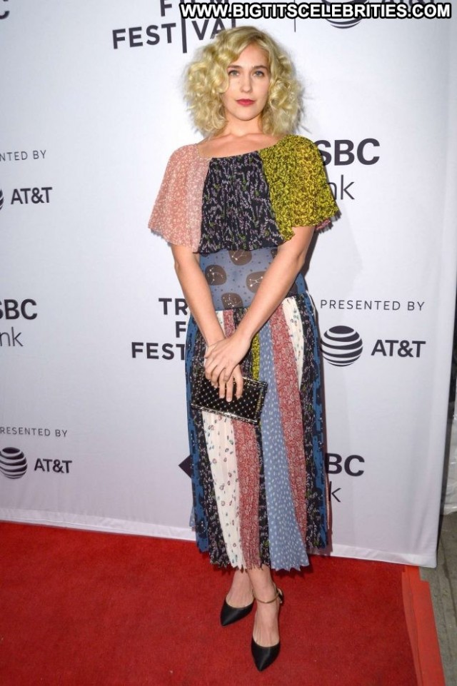 Lola Kirke Tribeca Film Festival Celebrity Posing Hot Paparazzi Babe
