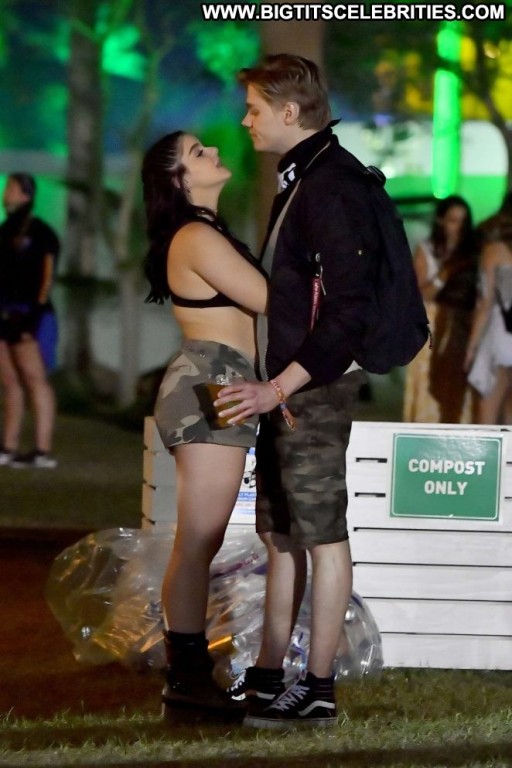 Ariel Winter Posing Hot Celebrity Coach Beautiful Babe Paparazzi Winter Straight