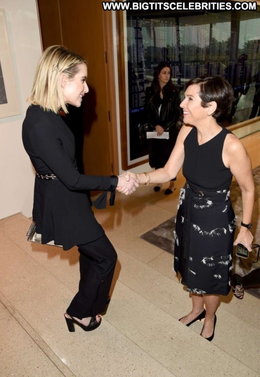 Emma Robert Celebrity Paparazzi Babe Straight Posing Hot Beautiful