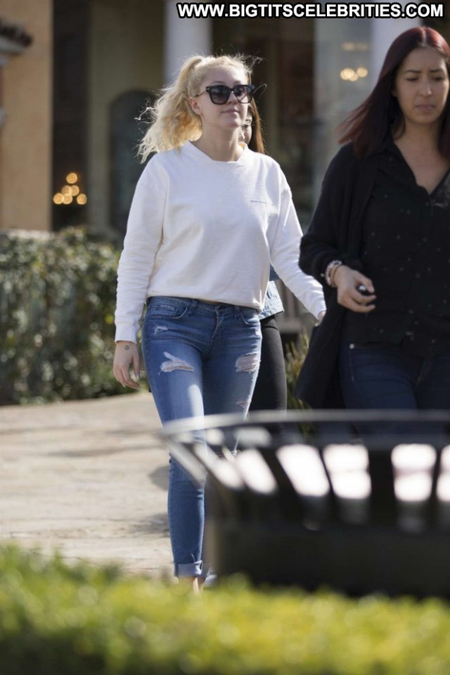 Ava Sambora No Source Jeans Babe Posing Hot Beautiful Celebrity