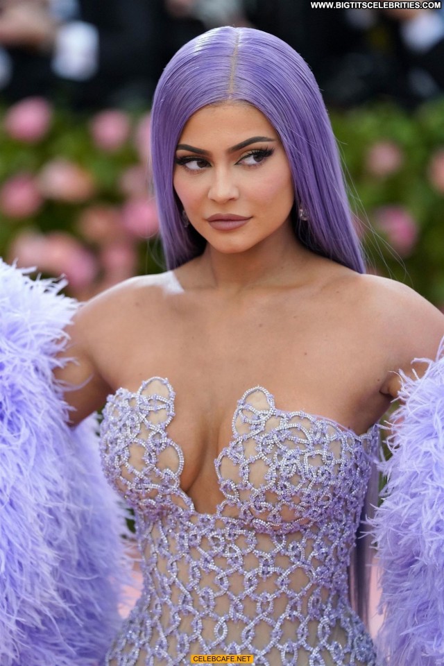Kylie Jenner No Source Cleavage See Through Sexy Beautiful Celebrity