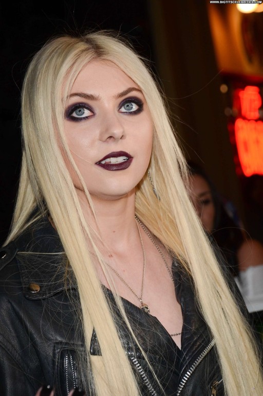 Taylor Momsen Beautiful Celebrity Party Straight Babe Posing Hot