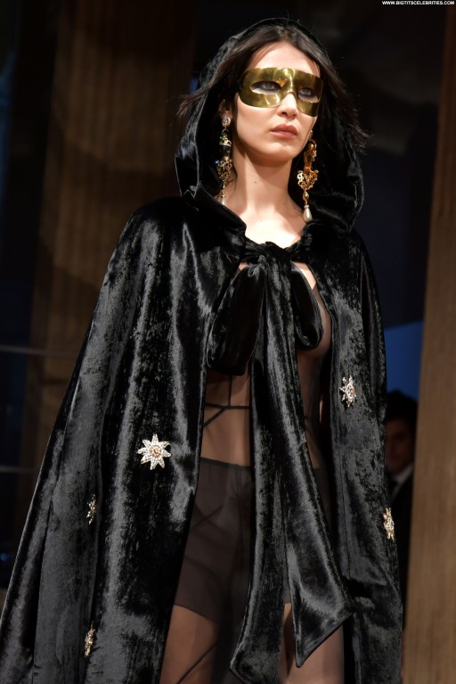 Bella Hadid Celebrity Straight Babe Candids Beautiful Fashion Posing Hot